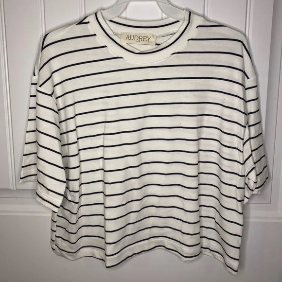 Boutique Black and white striped lounge set - Picture 8 of 10